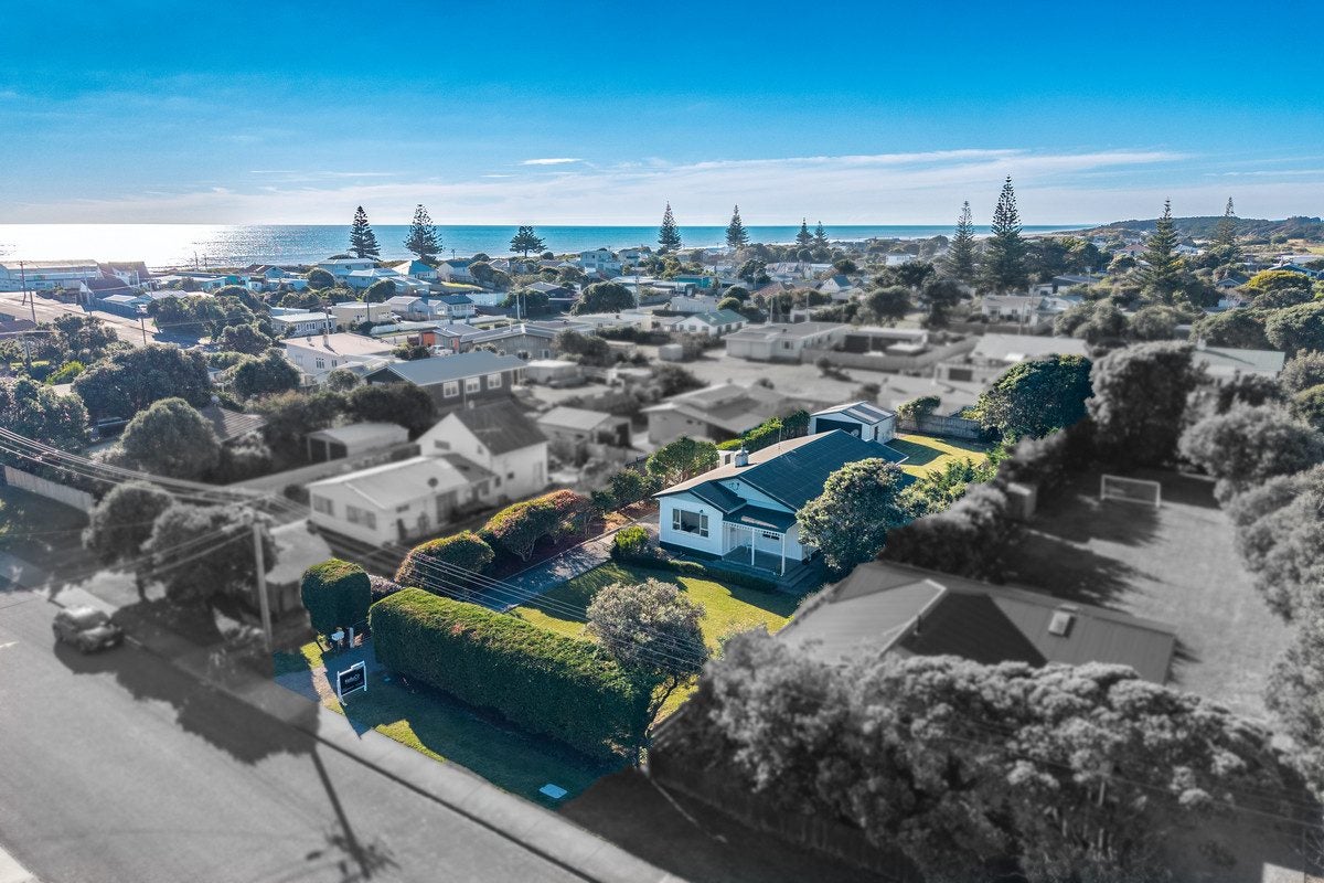 8 Manuka Street, Otaki Beach, Otaki - Carousel 2