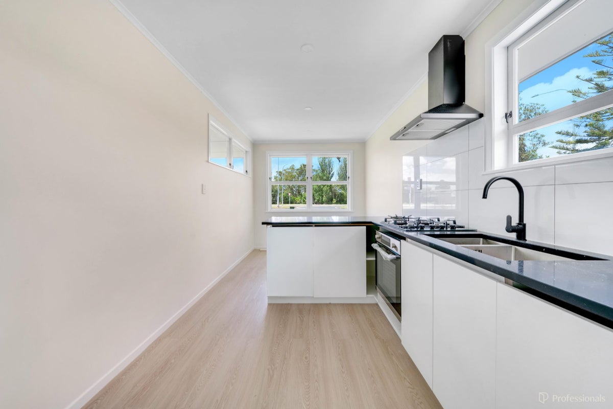 27 Mckenzie Road, Mangere Bridge, Auckland - Carousel 2