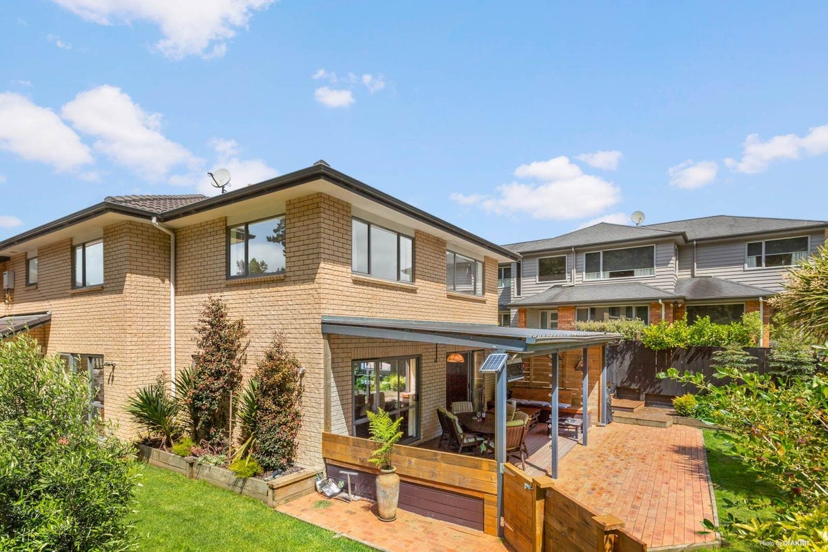 23 Miromiro Street, Greenhithe, Auckland - Carousel 1