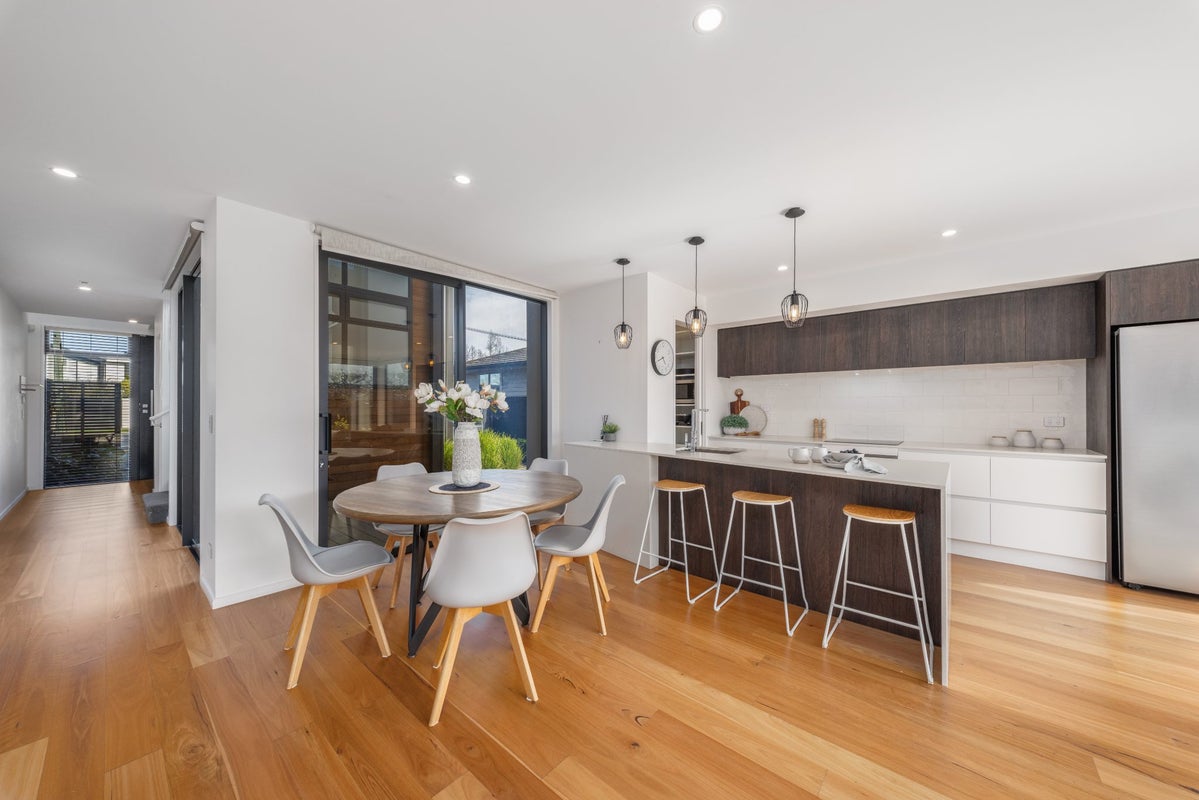129 Edgeware Road, St Albans, Christchurch - Carousel 2