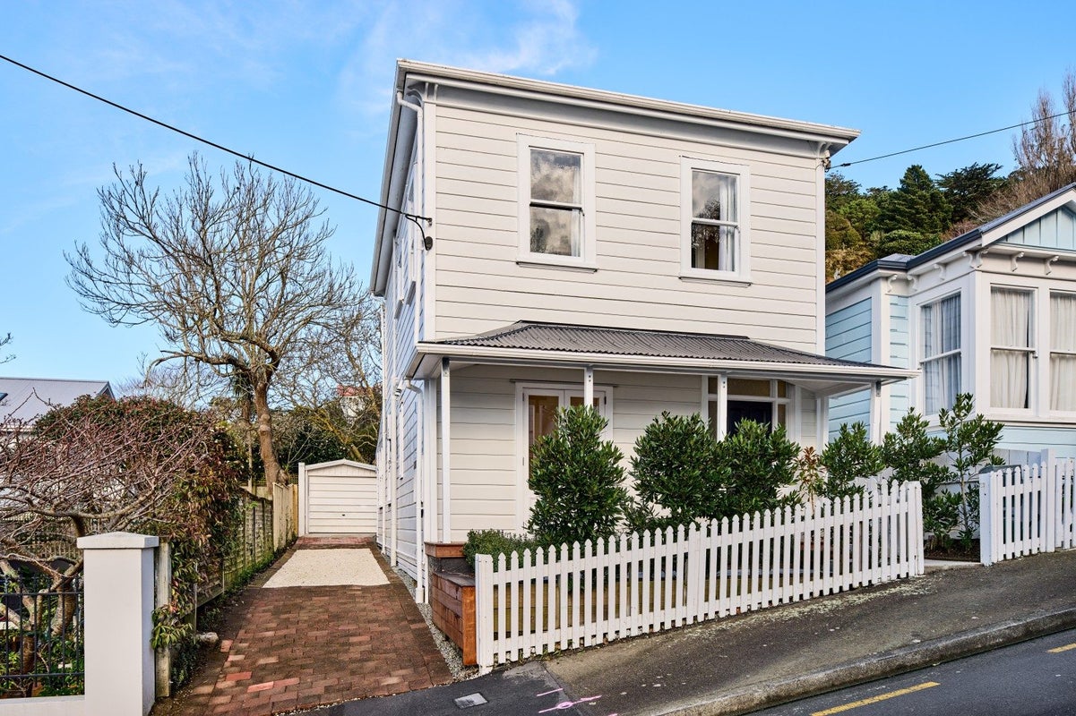 25 Newman Terrace, Thorndon, Wellington - Carousel 21