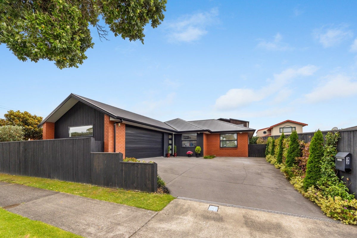 32 Whiteley Street, Moturoa, New Plymouth - Carousel 1
