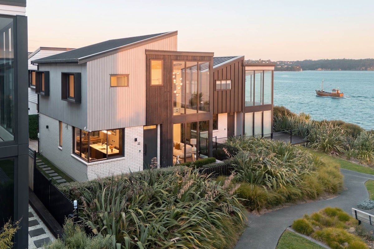 22 Picnic Point Road, Hobsonville, Auckland - Carousel 1