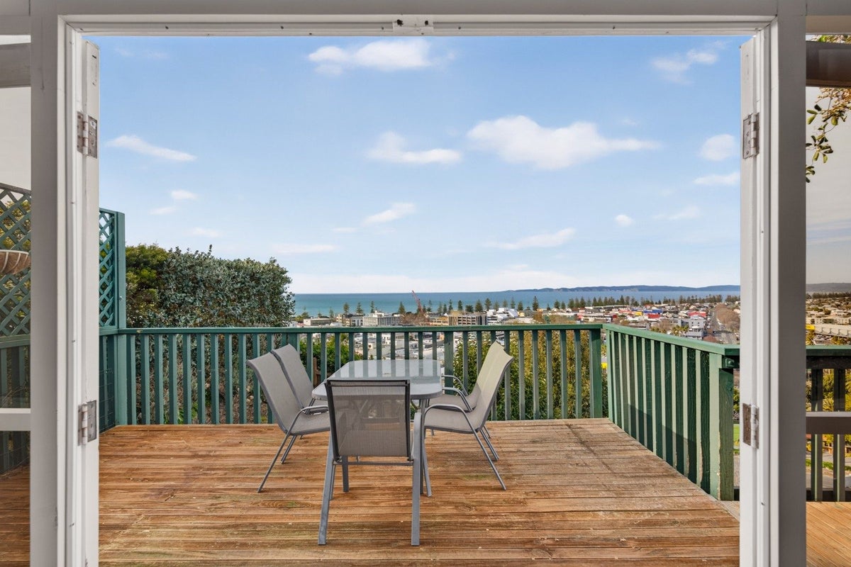 42 Cameron Road, Bluff Hill, Napier, Hawke's Bay - Carousel 1
