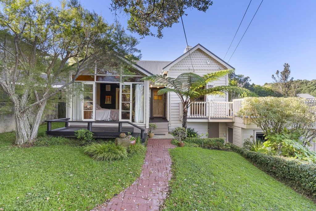5 Maunganui Road, Birkenhead, Auckland - Carousel 1