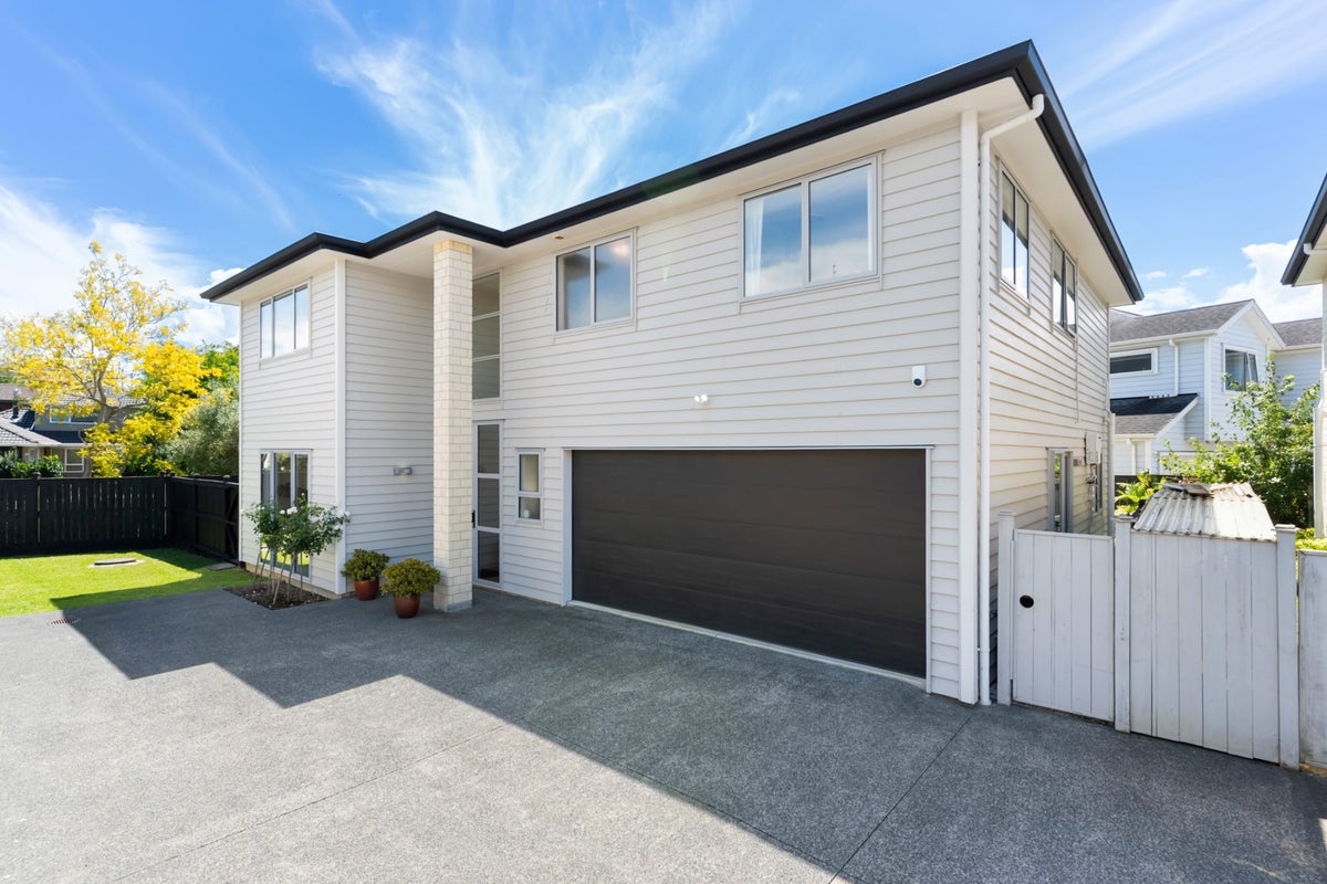 38B Olsen Avenue, Hillsborough, Auckland - Carousel 1