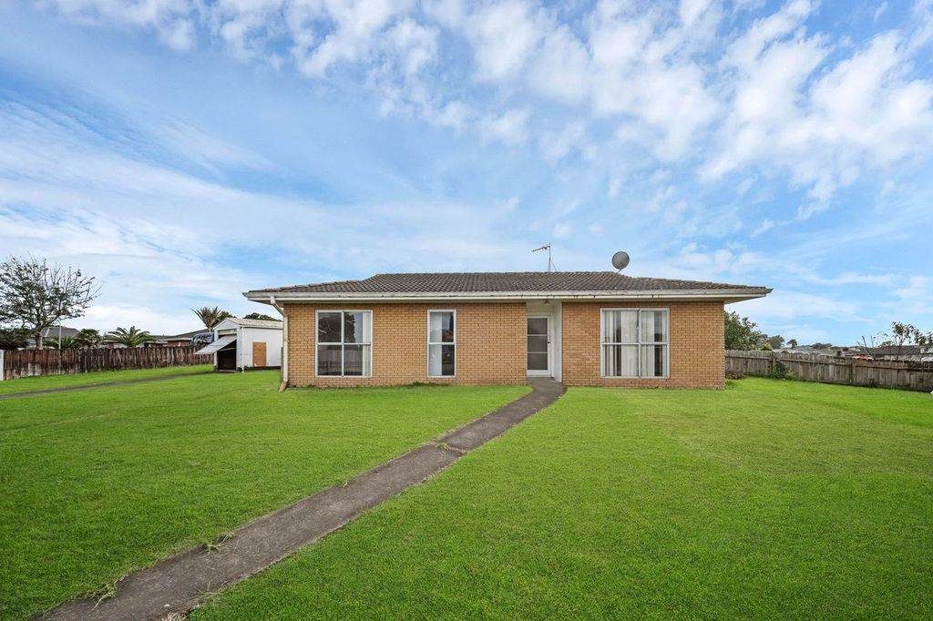 1 Ettrick Place, Mangere East, Auckland - Carousel 1