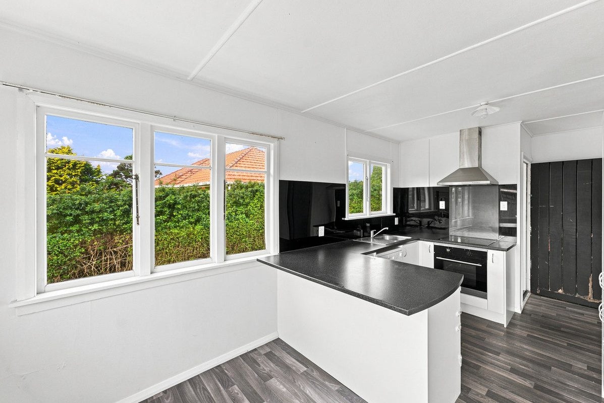 198 Ngamotu Road, Spotswood, New Plymouth - Carousel 2