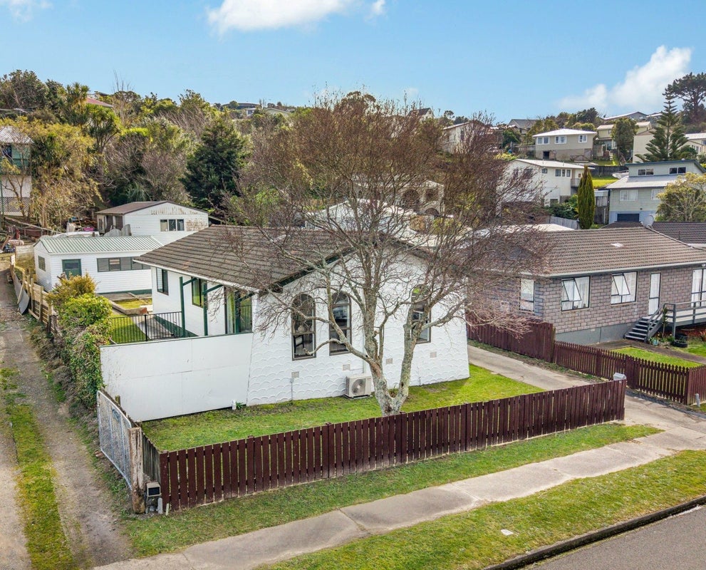 51 Desert Gold Street, Ascot Park, Porirua - Carousel 2