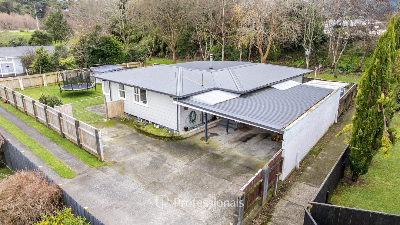 8 Longfellow Street, Trentham, Upper Hutt - Carousel 1