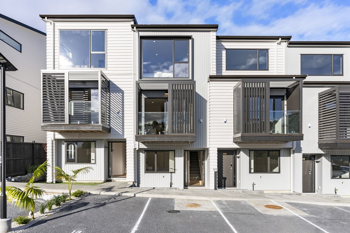 6/38 Fairlands Avenue, Waterview, Auckland - Carousel 1