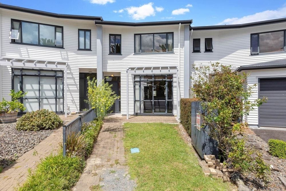 42/2 Armoy Drive, East Tamaki, Auckland - Carousel 1