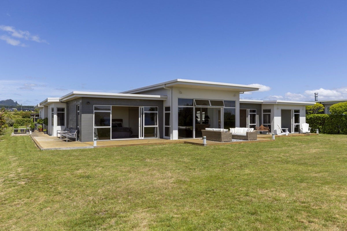 8 Kuiwai Drive, Rainbow Point, Taupo - Carousel 2
