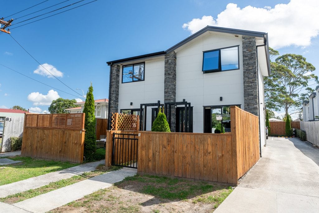 2/83 Vodanovich Road, Te Atatu South, Auckland - Carousel 1