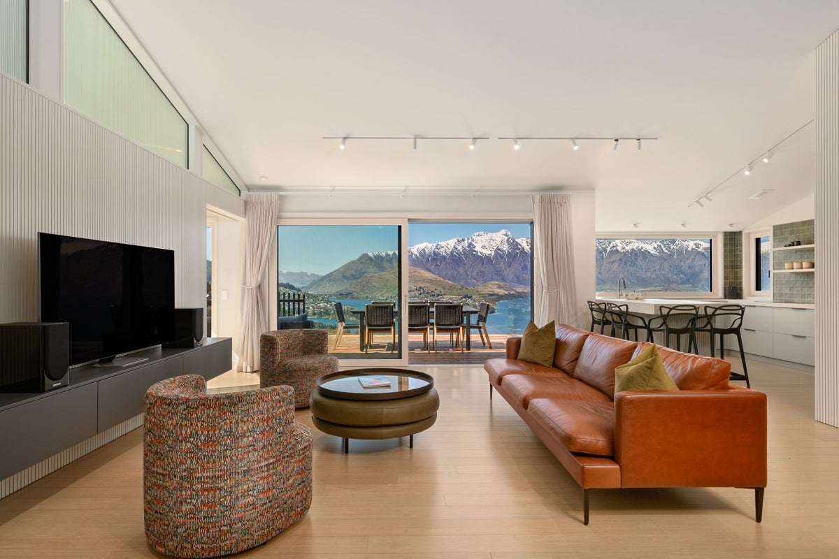 8 Lochy Road, Fernhill, Queenstown - Carousel 1