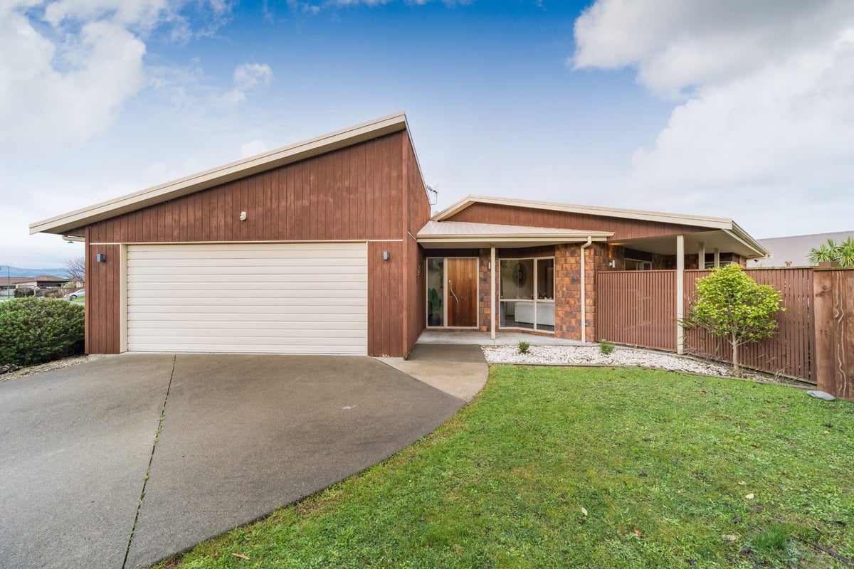 25 Masefield Terrace, Kelvin Grove, Palmerston North - Carousel 1