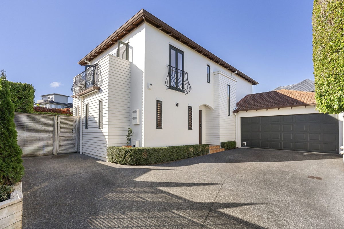 12A Appleyard Crescent, Meadowbank, Auckland - Carousel 1