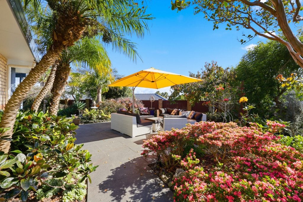 8 The Mews, Shamrock Park, Auckland - Carousel 2