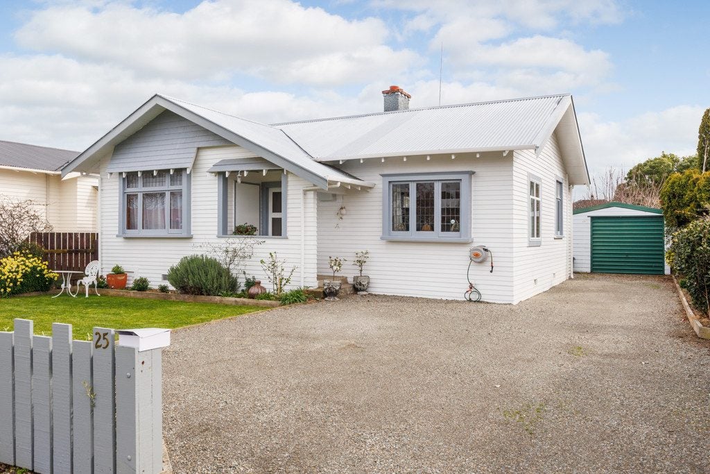 25 Argyle Avenue, Takaro, Palmerston North - Carousel 1