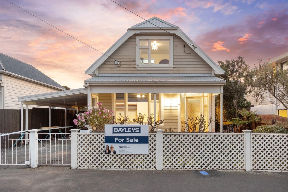 120 Hargest Crescent, Saint Clair, Dunedin - Carousel 1