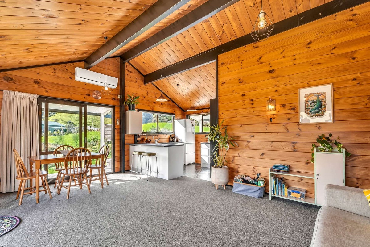 3B Pumpkin Flat Road, Kuaotunu, Whitianga - Carousel 1