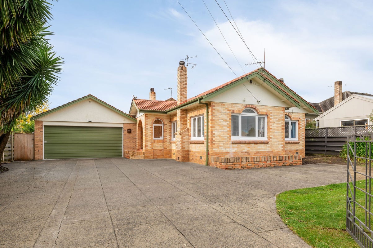 8 Knighton Road, Hillcrest, Hamilton - Carousel 1