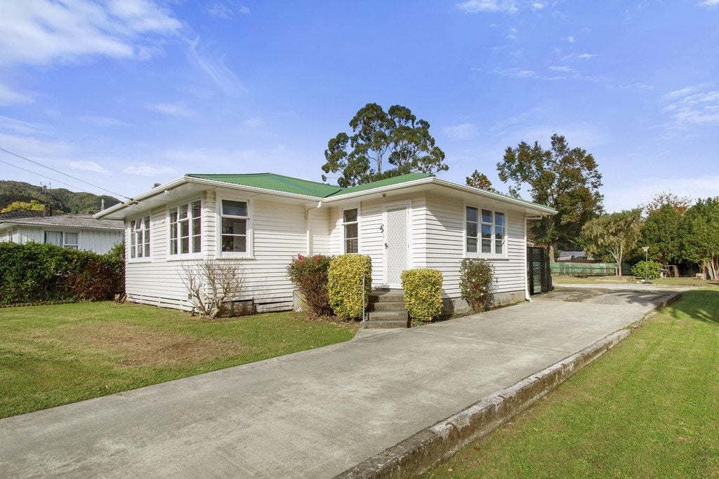 14 Horoeka Street, Stokes Valley, Lower Hutt - Carousel 1