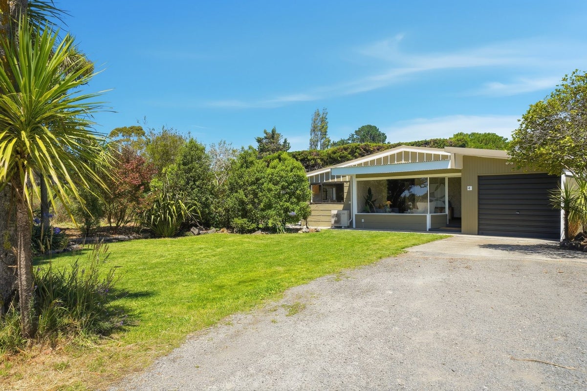 4 Achilles Parade, The Pines Beach, The Pines Beach - Carousel 1