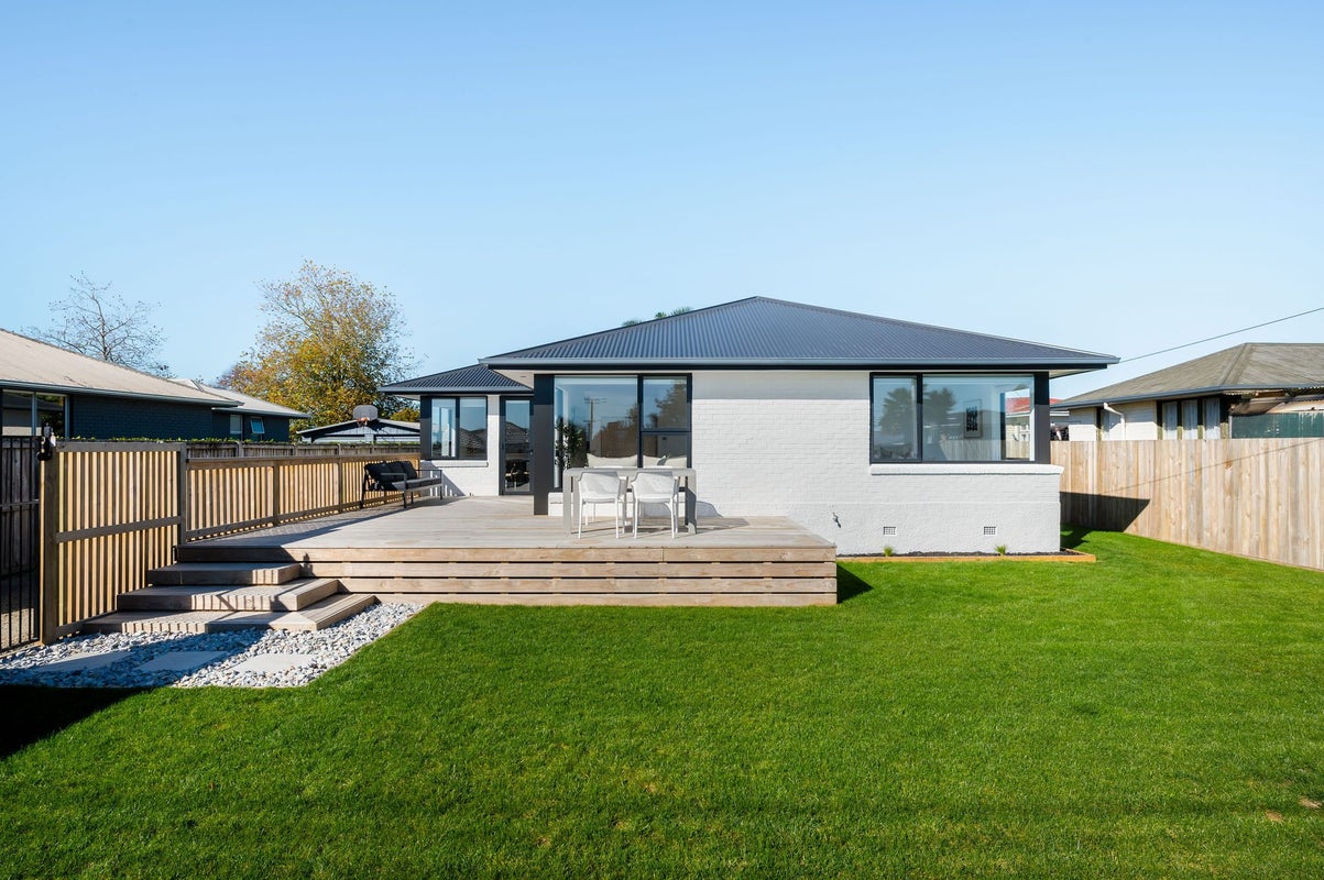 42 Vardon Road, St Andrews, Hamilton - Carousel 1