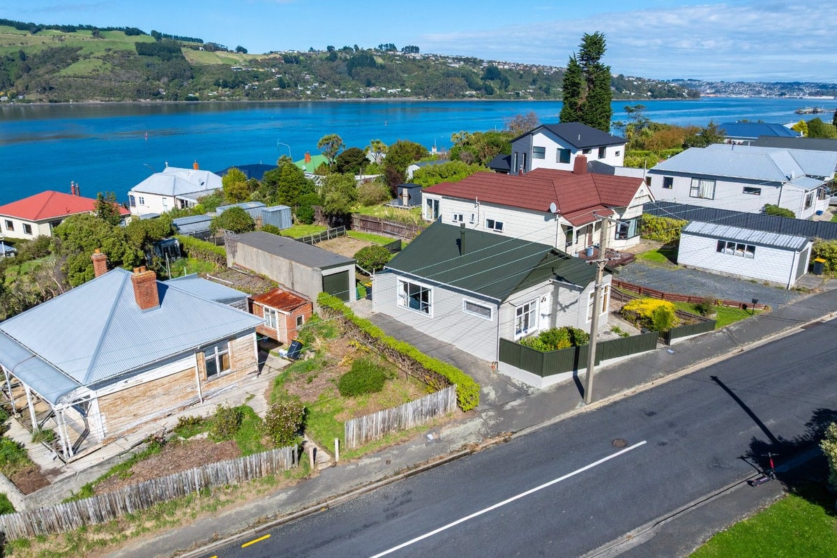 3 Athol Place, Ravensbourne, Dunedin - Carousel 22