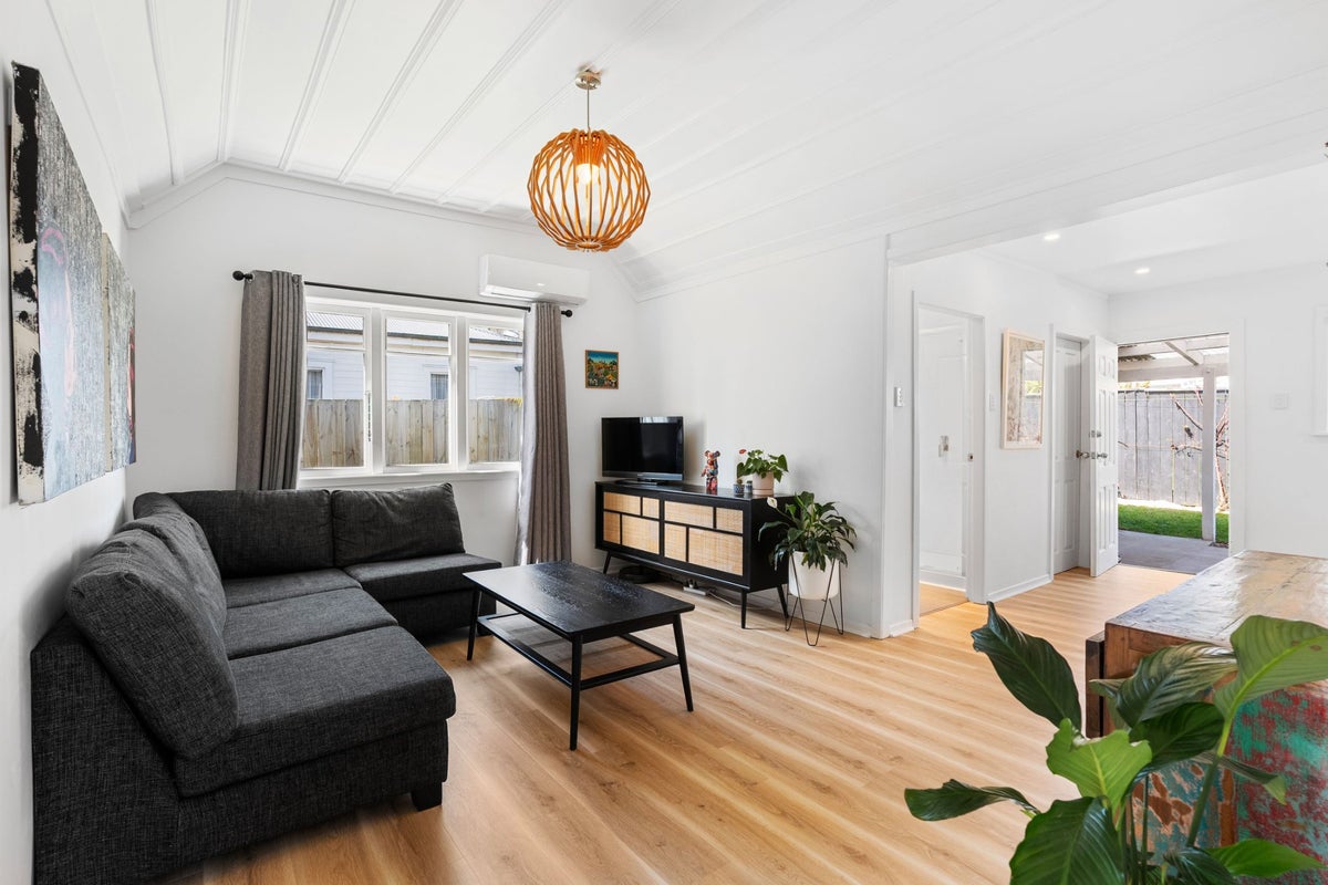 5 Luke Street, Otahuhu, Auckland - Carousel 2