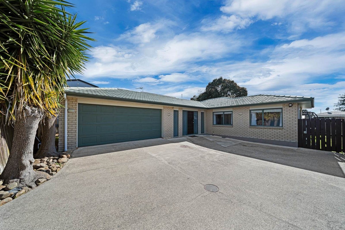 102A Tui Road, Papatoetoe, Auckland - Carousel 1