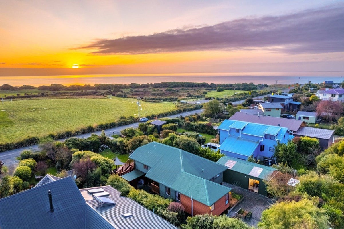 8 Seafield Terrace, Glenduan, Nelson - Carousel 2