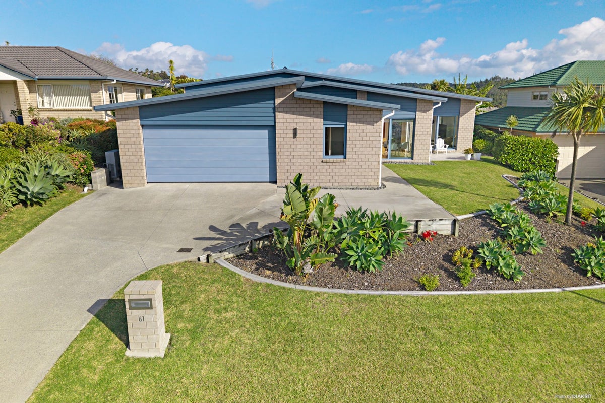 61 Roberta Crescent, Orewa, Orewa - Carousel 1