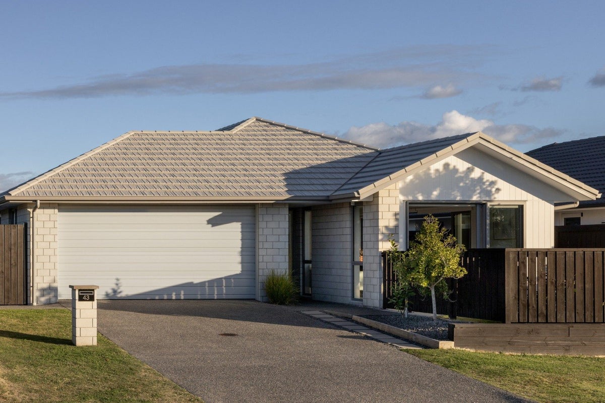 43 Kaiora Drive, Papamoa Beach, Papamoa - Carousel 1