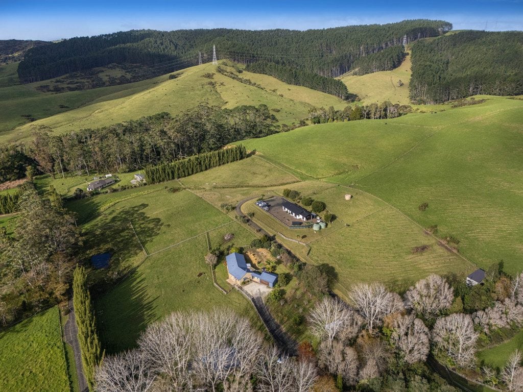 11 Pineview Lane, Helensville, Helensville - Carousel 48