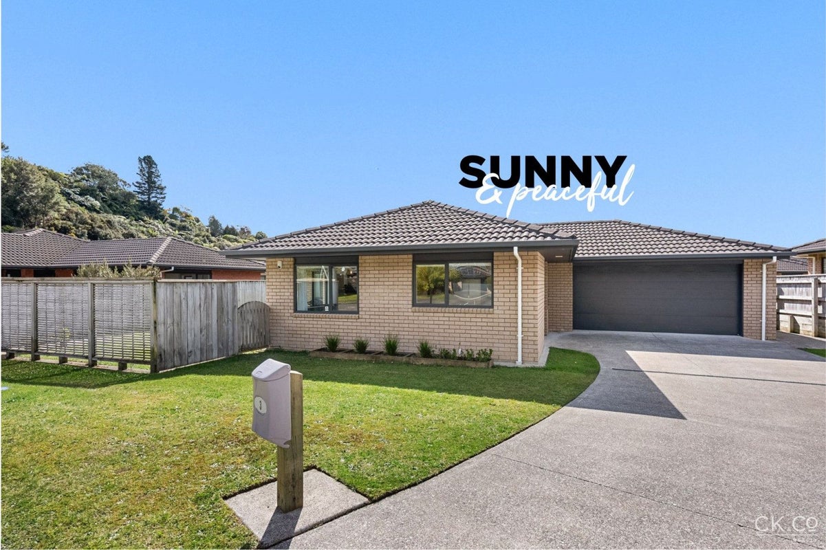 3 Boleyn Close, Kingsley Heights, Upper Hutt - Carousel 1