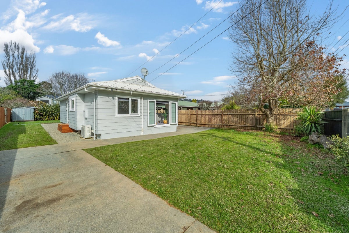 2a Golf Road, Manor Park, Lower Hutt, Wellington - Carousel 1