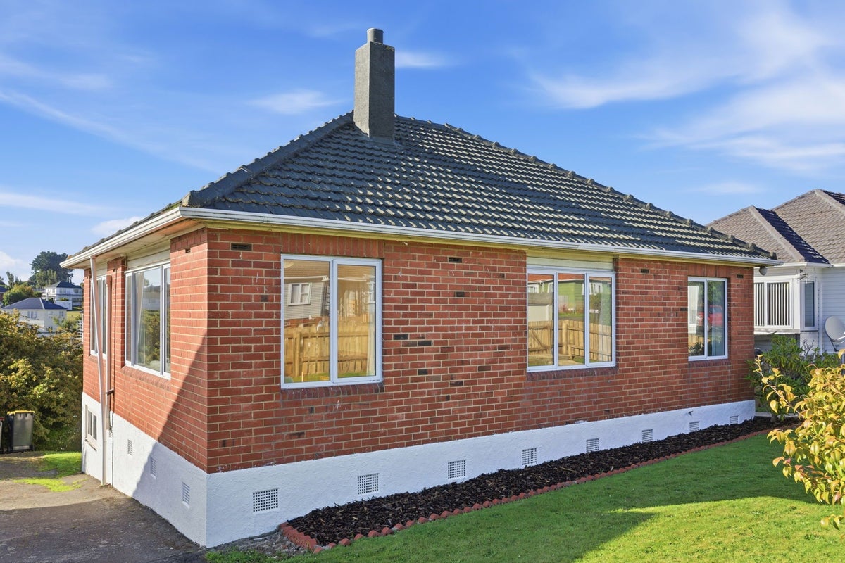 87 Clermiston Avenue, Corstorphine, Dunedin - Carousel 1