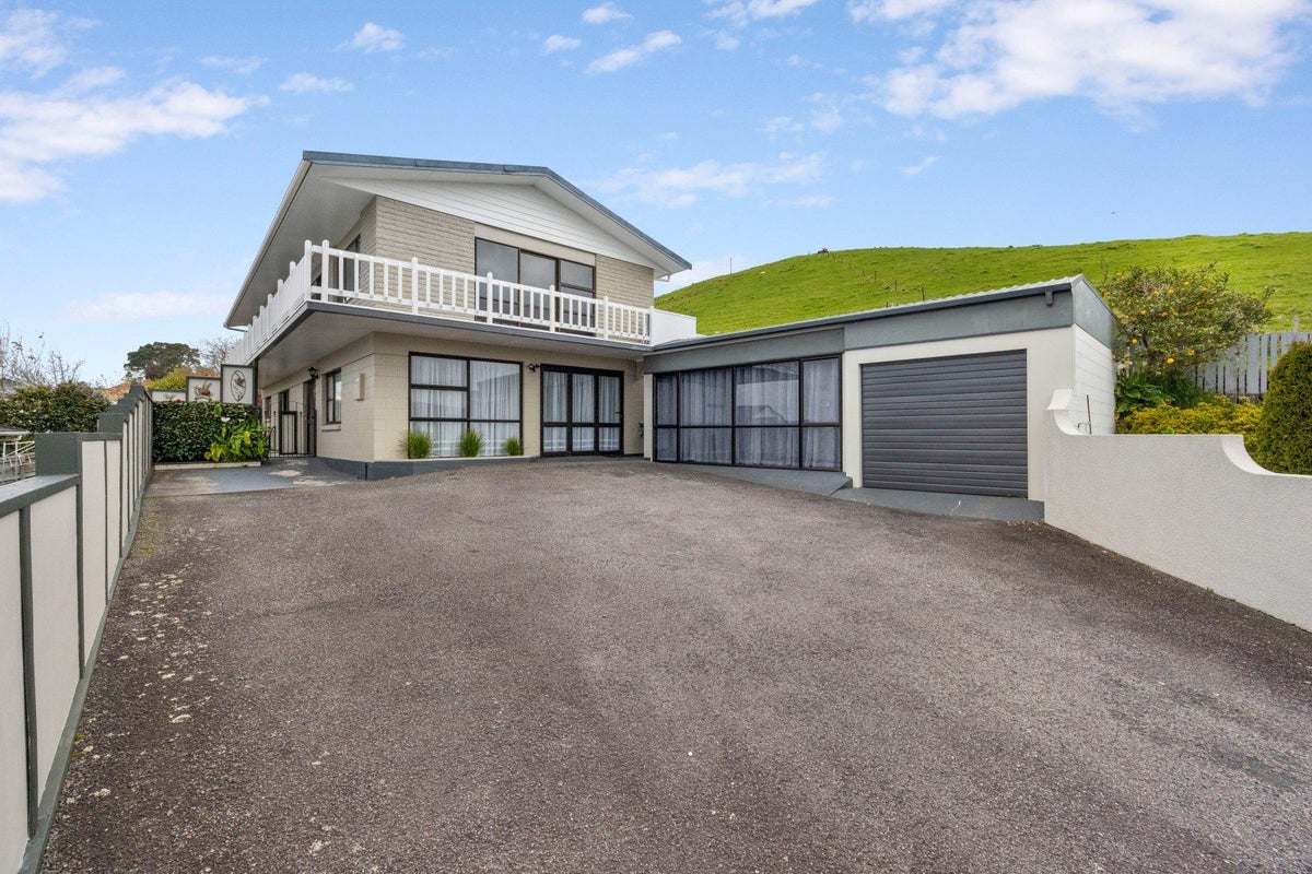 B/73 South Road, Blagdon, New Plymouth - Carousel 2