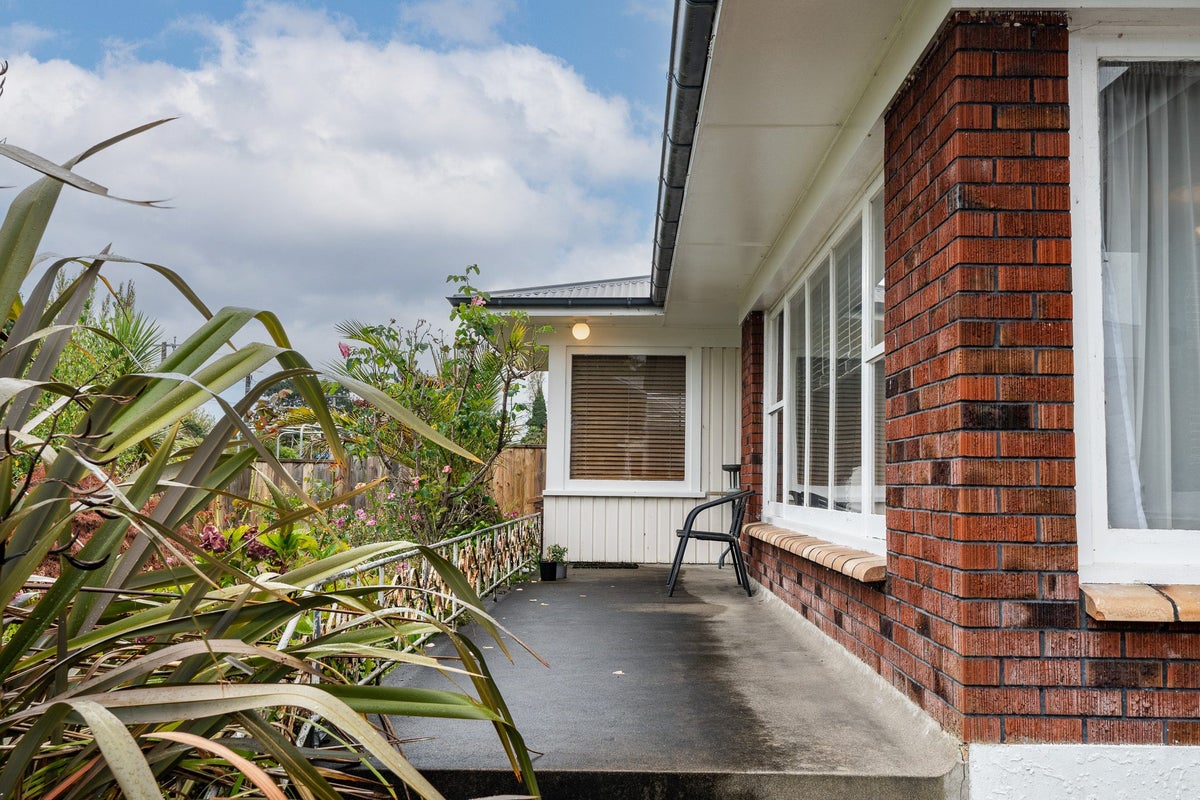 36 Berkley Avenue, Hillcrest, Hamilton - Carousel 1