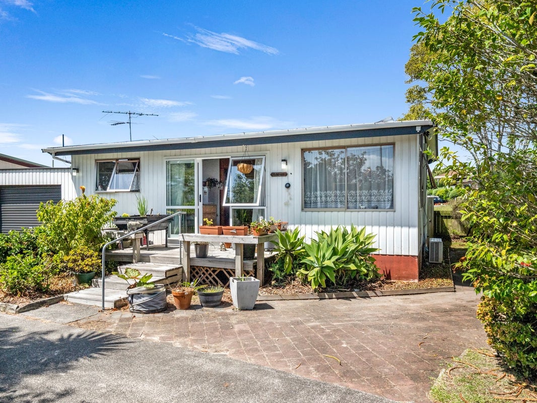 33A Ladies Mile, Manly, Whangaparaoa - Carousel 1