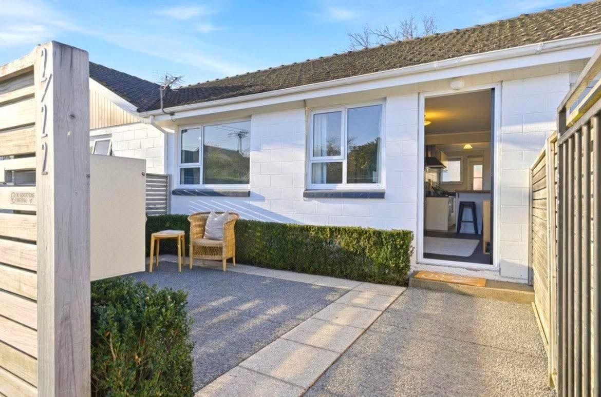 2/22 Holly Road, St Albans, Christchurch - Carousel 1