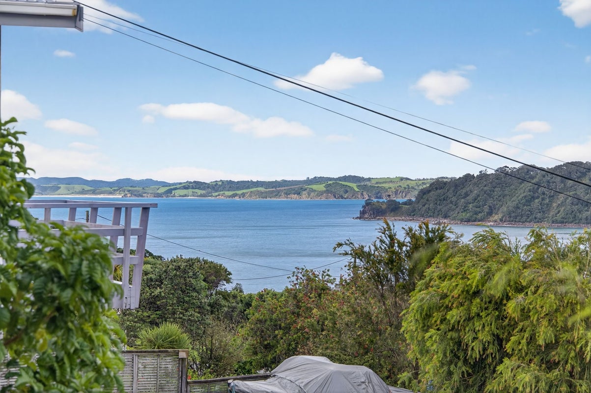 11 Kendale Drive, Leigh, Leigh - Carousel 1