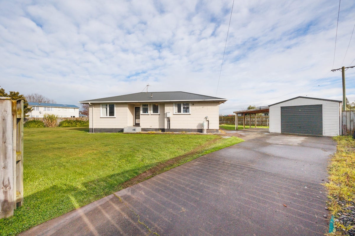 33 Holland Crescent, Bulls - Carousel 1