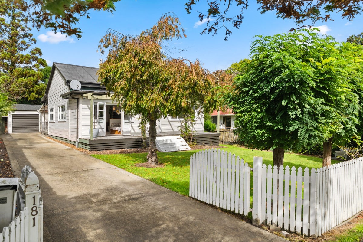 181 Fox Street, Whataupoko, Gisborne - Carousel 1