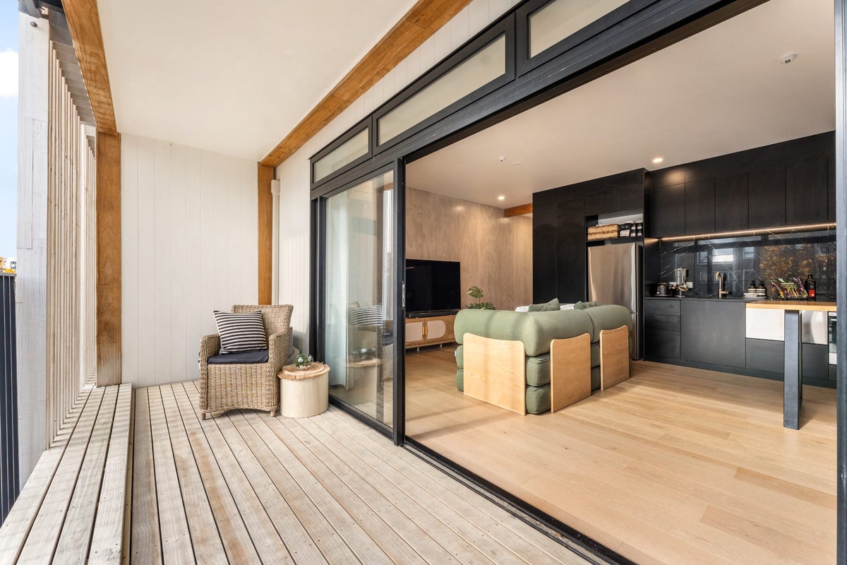 2/163 Hobsonville Point Road, Hobsonville, Auckland - Carousel 1