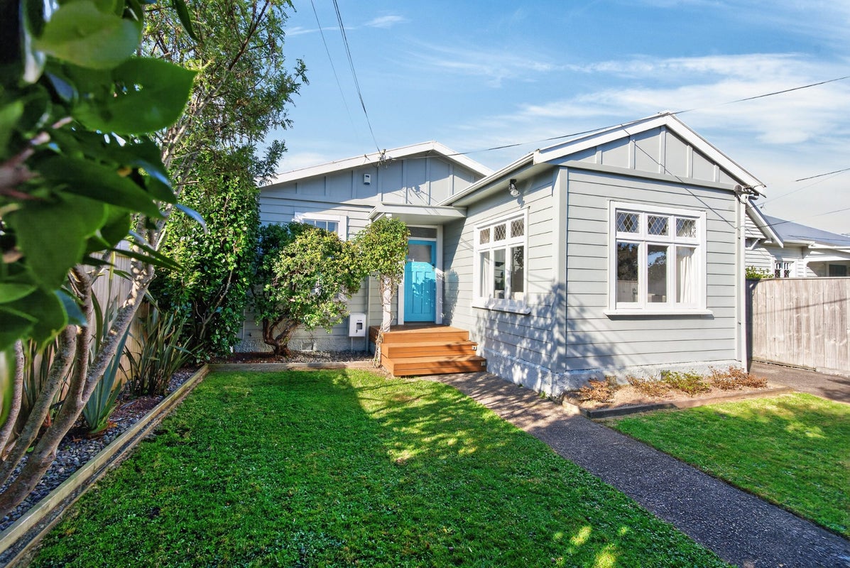 30 Awamutu Grove, Waiwhetu, Lower Hutt - Carousel 1