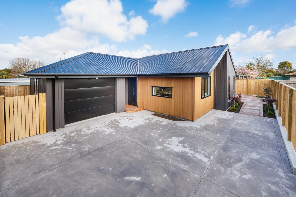 16 St Albans Avenue, Hokowhitu, Palmerston North - Carousel 1