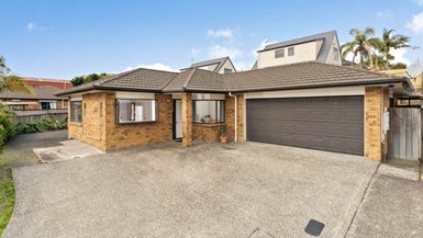 9 Claywest Place, Glen Eden, Auckland - Carousel 1